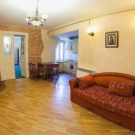 Historic Apartment Near Rynor Square Львов Экстерьер фото
