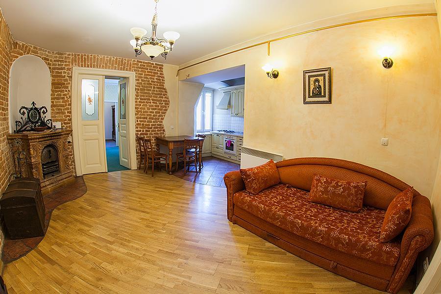 Historic Apartment Near Rynor Square Львов Экстерьер фото